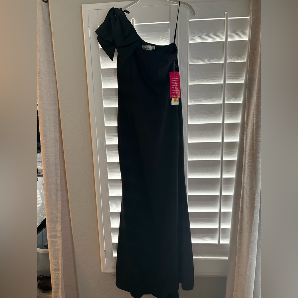 NWT Black One Shoulder Formal Gown